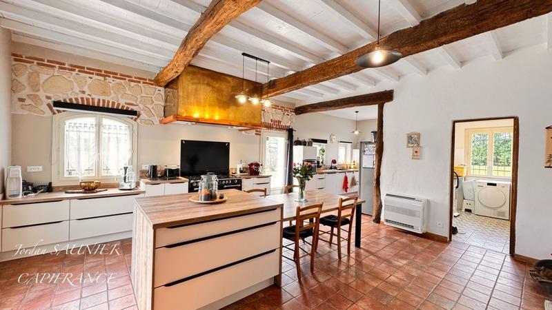 Propriété - 305 m² - 8 pièces