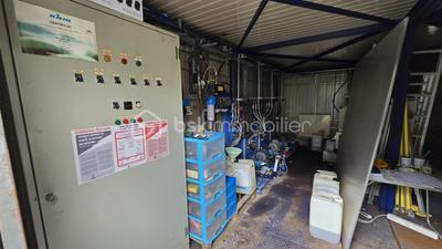 Local commercial - 851 m² - 1 pièce