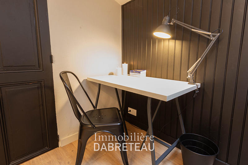 Chambre - 150 m² - 9 pièces