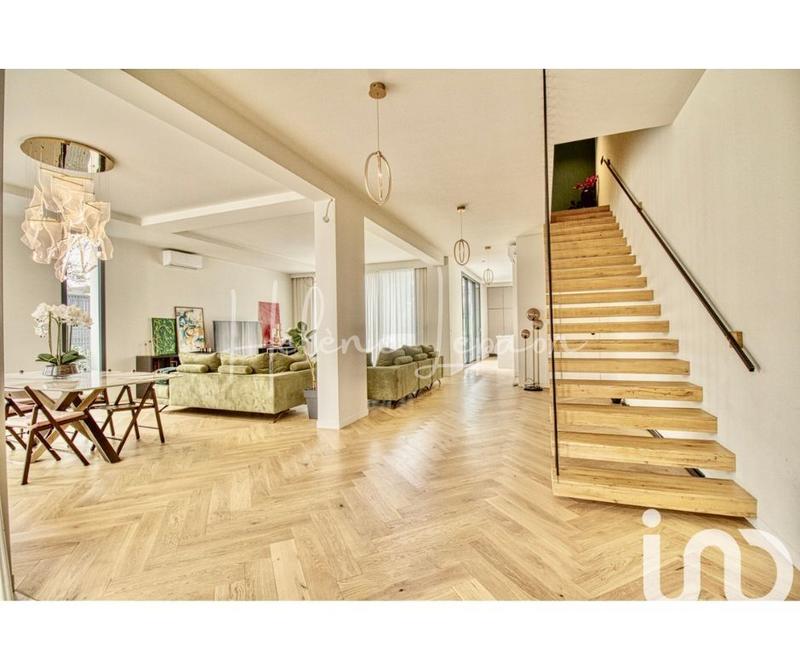 Maison de maîtres - 234 m² - 8 pièces