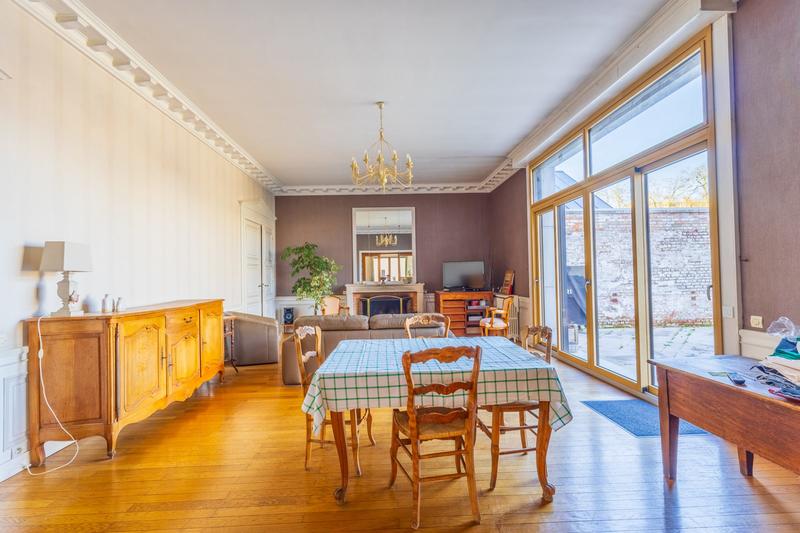 Maison - 405 m² - 13 pièces