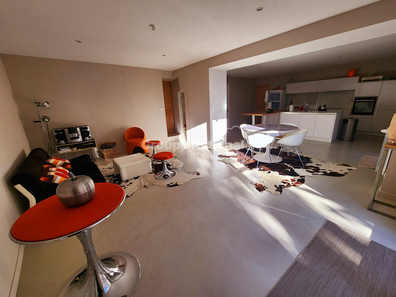 Maison - 300 m² - 7 pièces