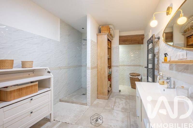 Maison - 230 m² - 7 pièces