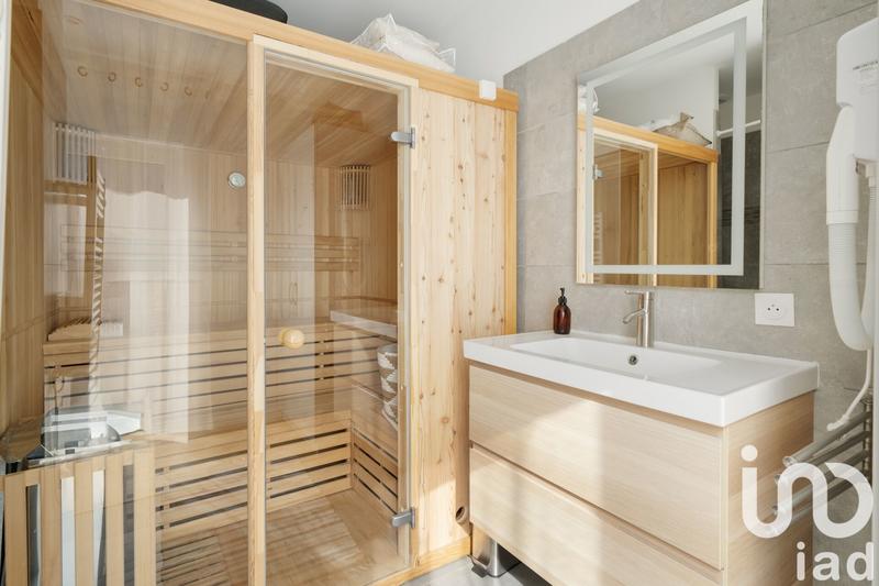 Maison - 240 m² - 8 pièces