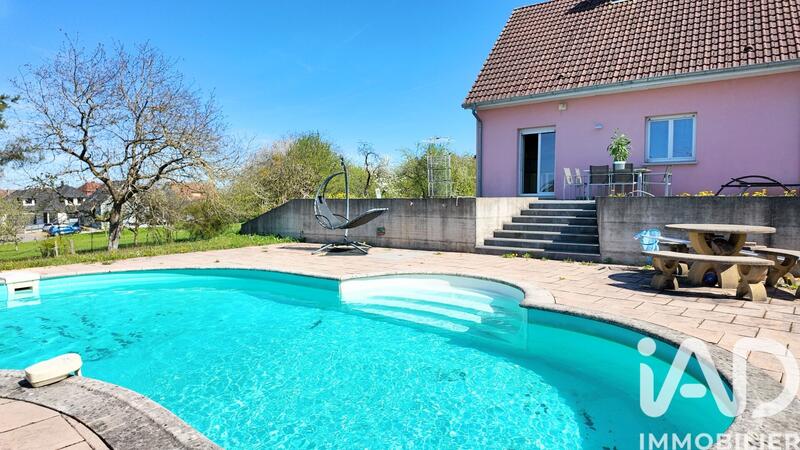Maison - 93 m² - 5 pièces