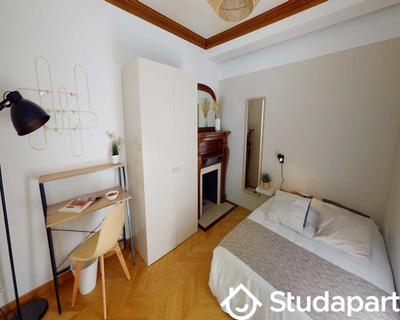 Chambre - 250 m² - 1 pièce