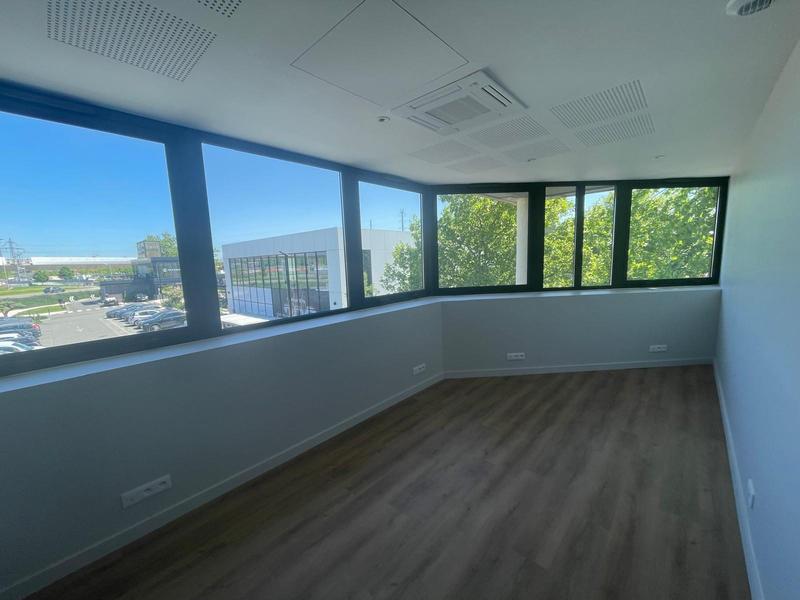 Bureau - 146 m² - 7 pièces