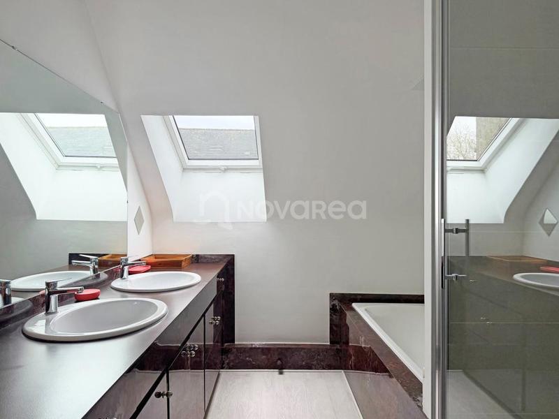 Maison - 236 m² - 7 pièces