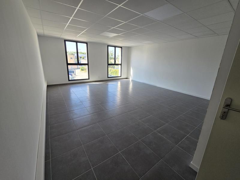 Local d'activités - 102 m²