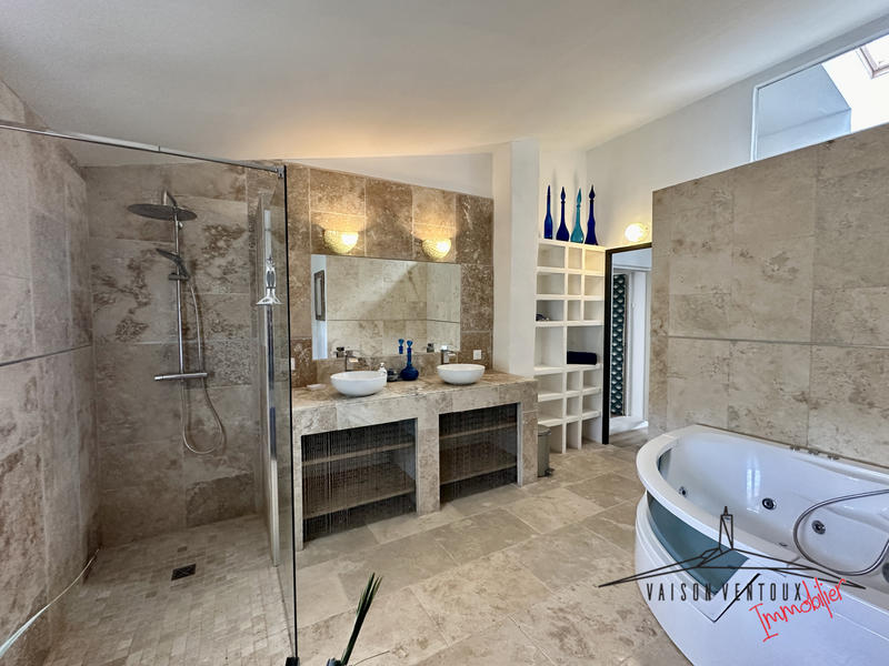 Propriété - 280 m² - 11 pièces