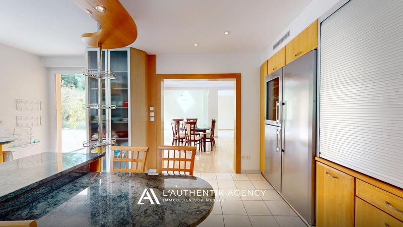 Maison contemporaine - 223 m² - 9 pièces