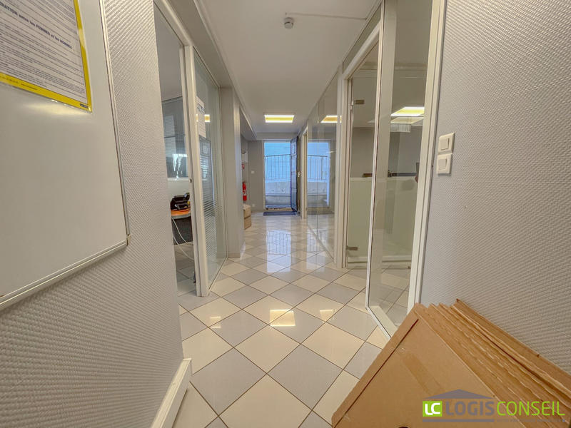 Local commercial - 113 m² - 5 pièces