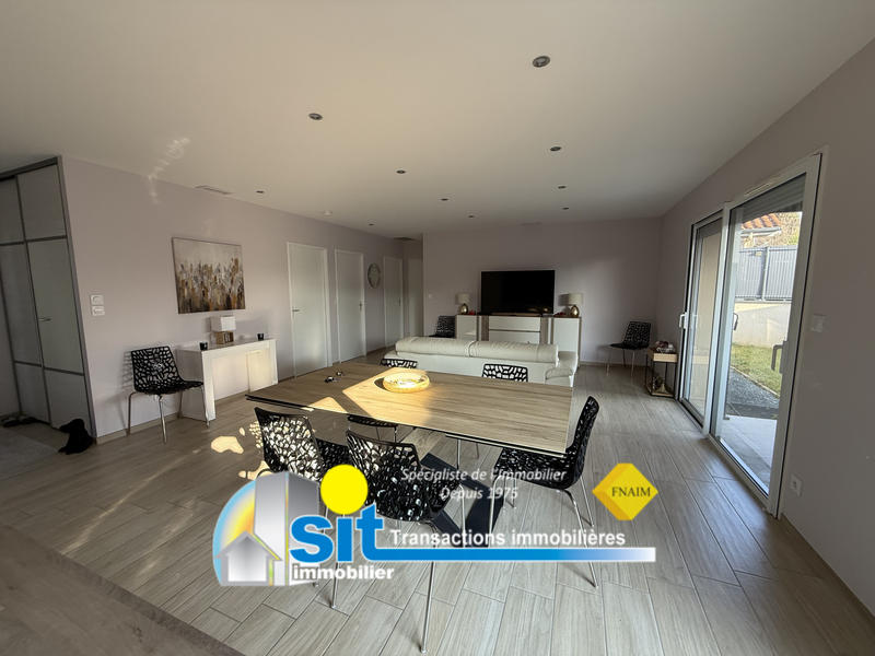 Maison - 95 m² - 5 pièces