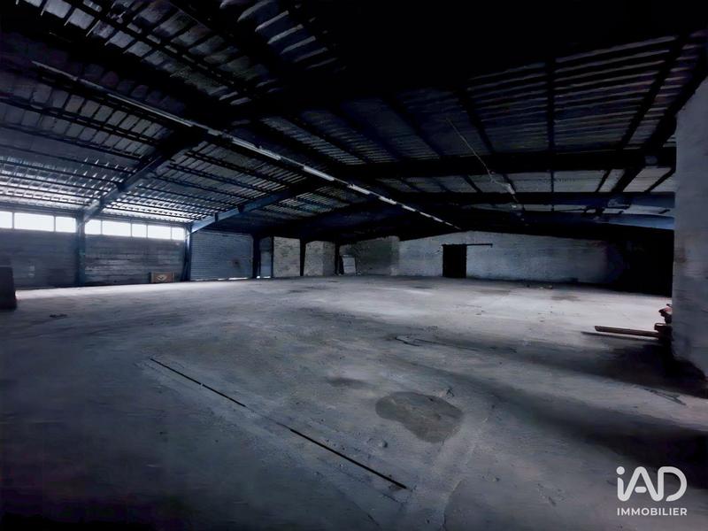 Local commercial - 1 990 m²