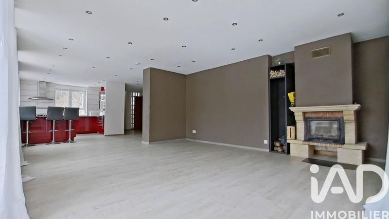 Maison - 211 m² - 8 pièces