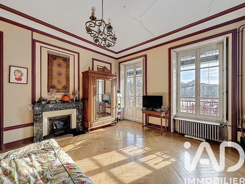 Appartement - 212 m² - 6 pièces