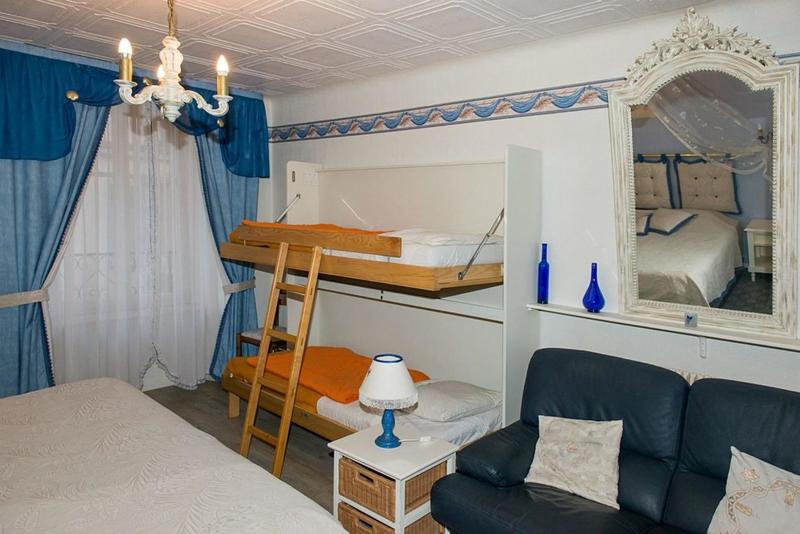 Maison - 1 000 m² - 25 pièces