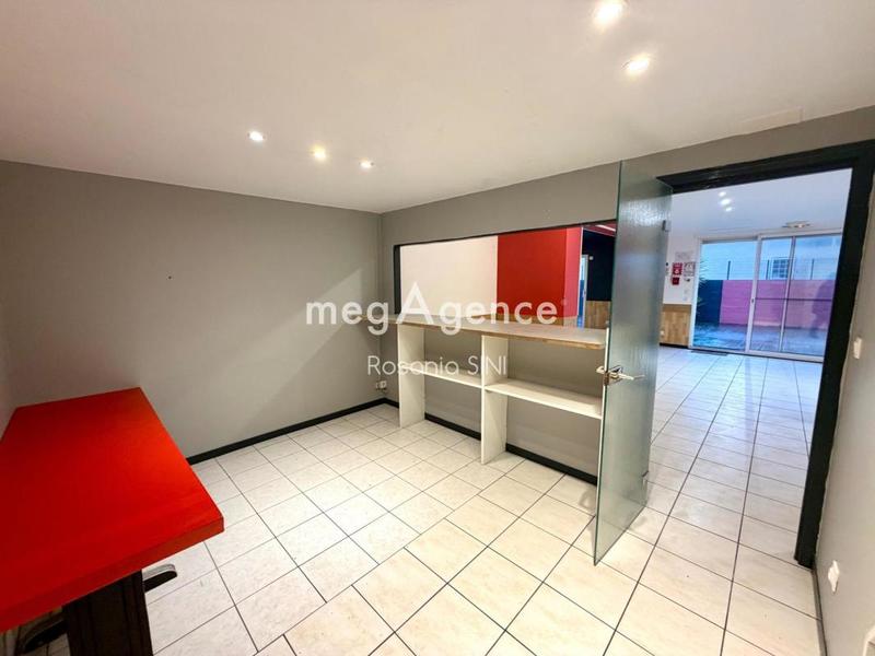 Local commercial - 5 pièces