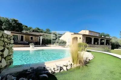 Propriété - 144 m² - 6 pièces