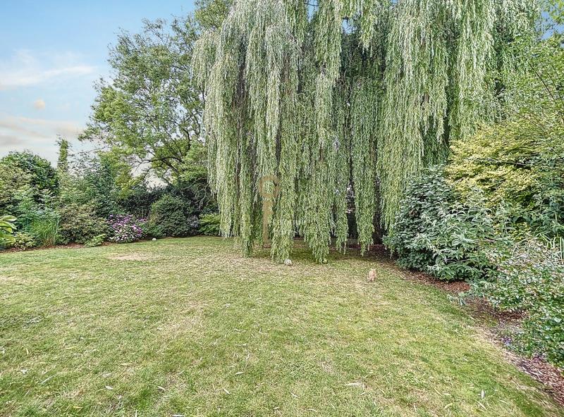 Maison - 212 m² - 9 pièces