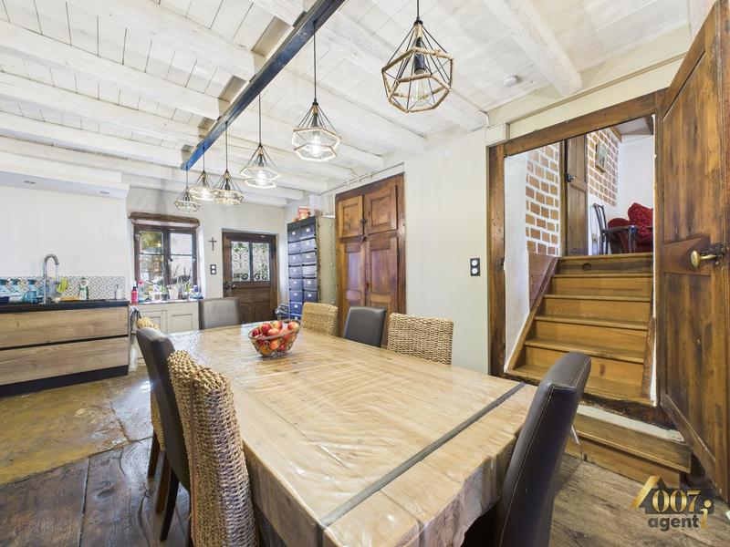 Maison - 225 m² - 8 pièces