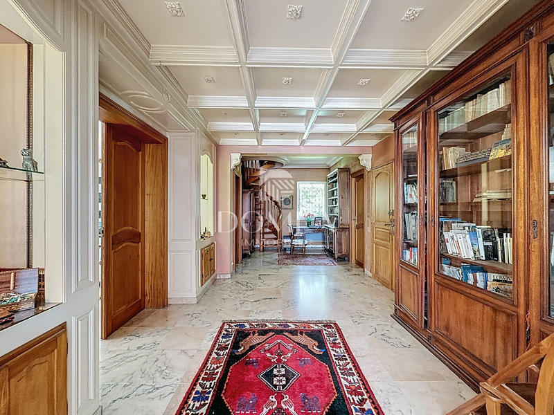 Maison - 463 m² - 15 pièces