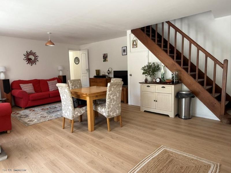 Maison - 240 m² - 9 pièces