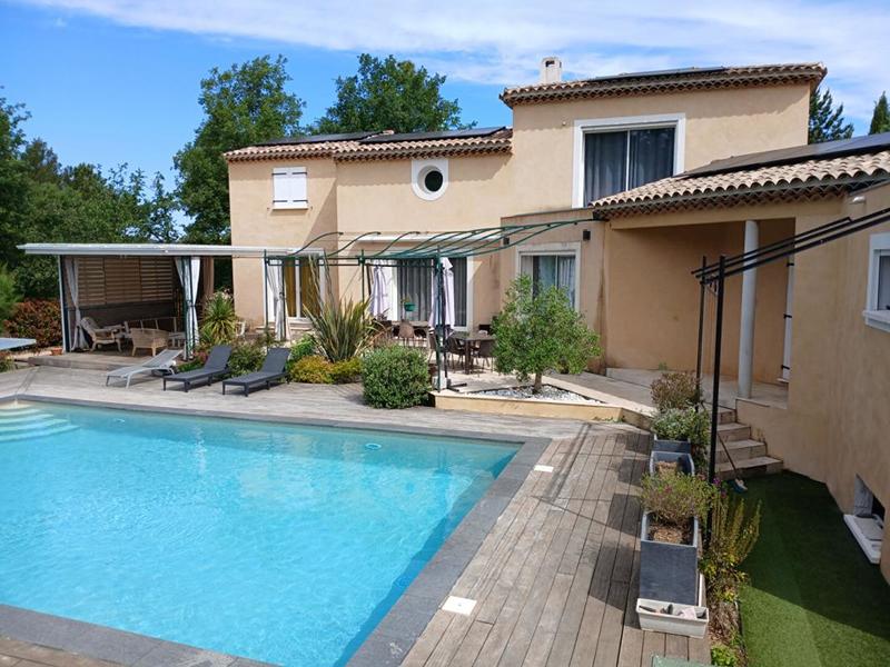 Demeure - 350 m² - 15 pièces