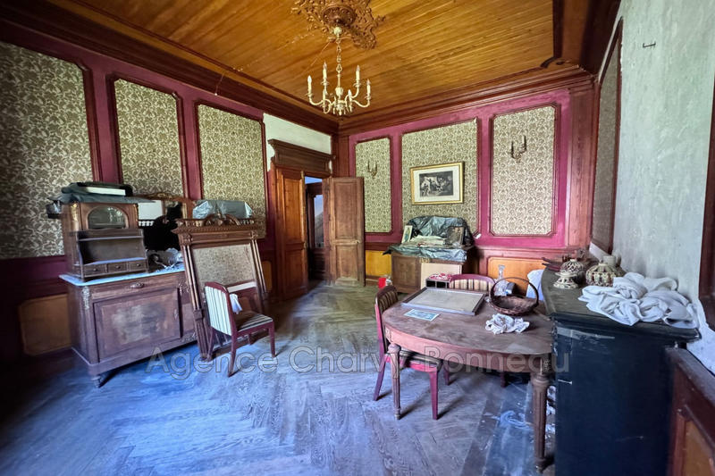 Maison - 238 m² - 9 pièces