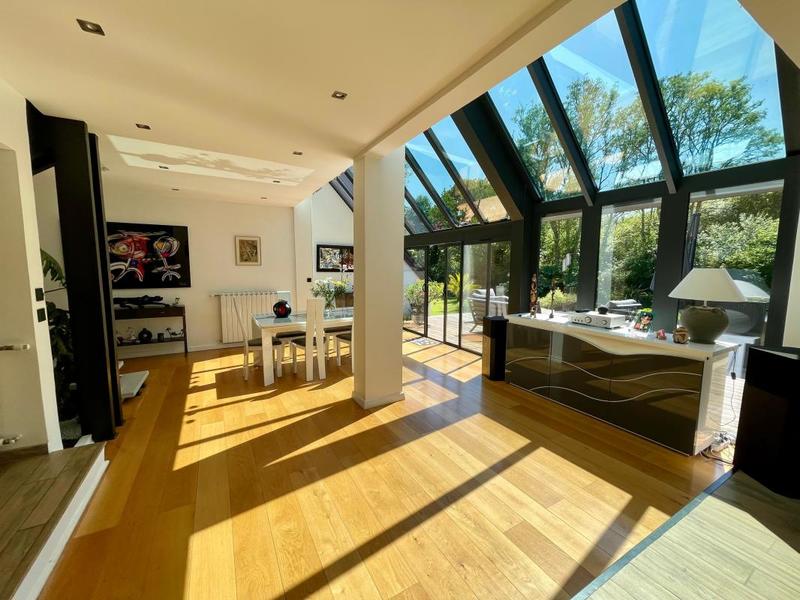 Maison - 230 m² - 7 pièces