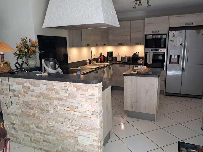 Propriété - 244 m² - 7 pièces