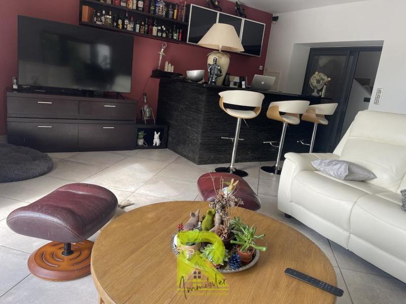 Propriété - 211 m² - 6 pièces