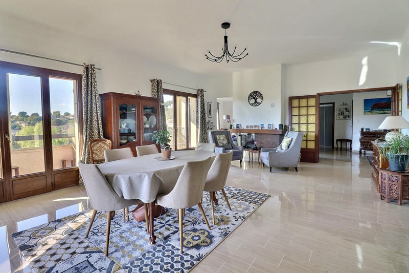 Appartement - 147 m² - 5 pièces