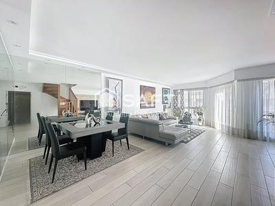 Appartement - 145 m² - 6 pièces