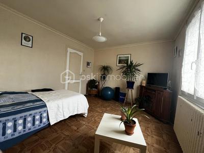 Maison traditionnelle - 90 m² - 5 pièces