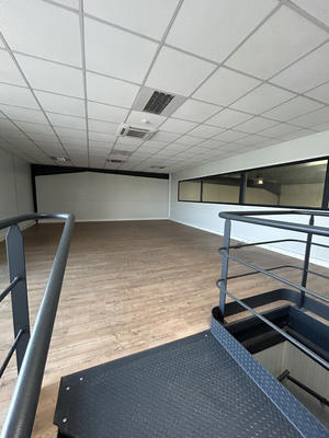 Local d'activité / Entrepôt - 210 m² - 1 pièce