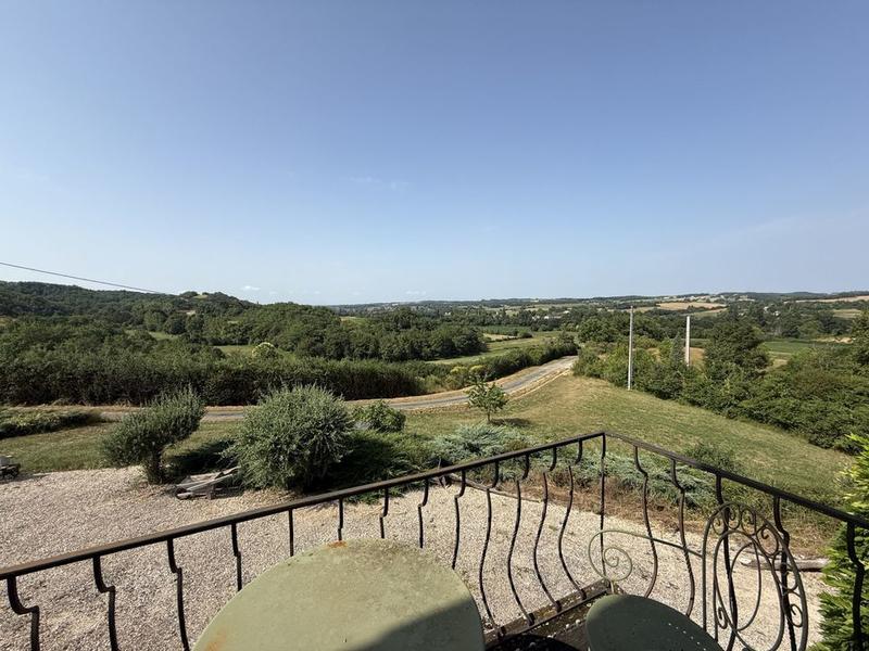 Maison ancienne - 370 m² - 8 pièces