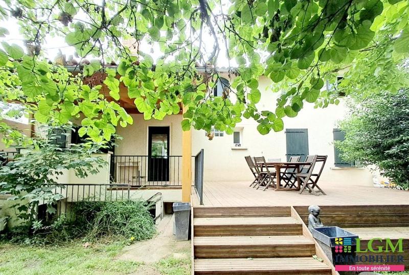 Maison - 220 m² - 5 pièces