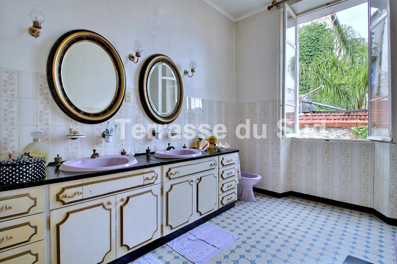 Maison - 218 m² - 7 pièces