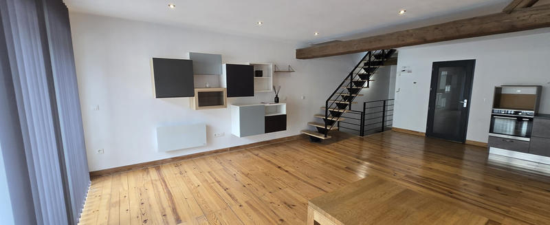 Loft - 153 m² - 5 pièces