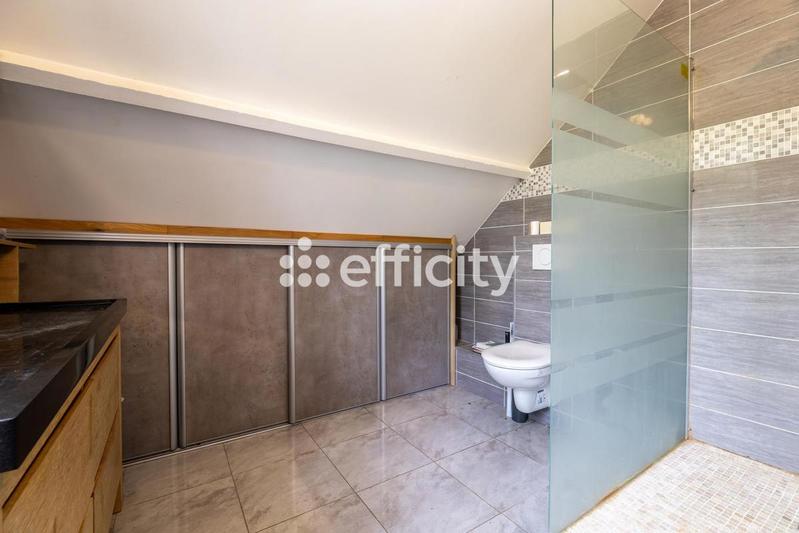 Maison - 173 m² - 7 pièces