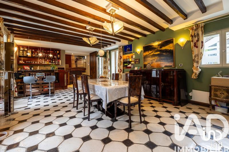 Maison - 280 m² - 13 pièces