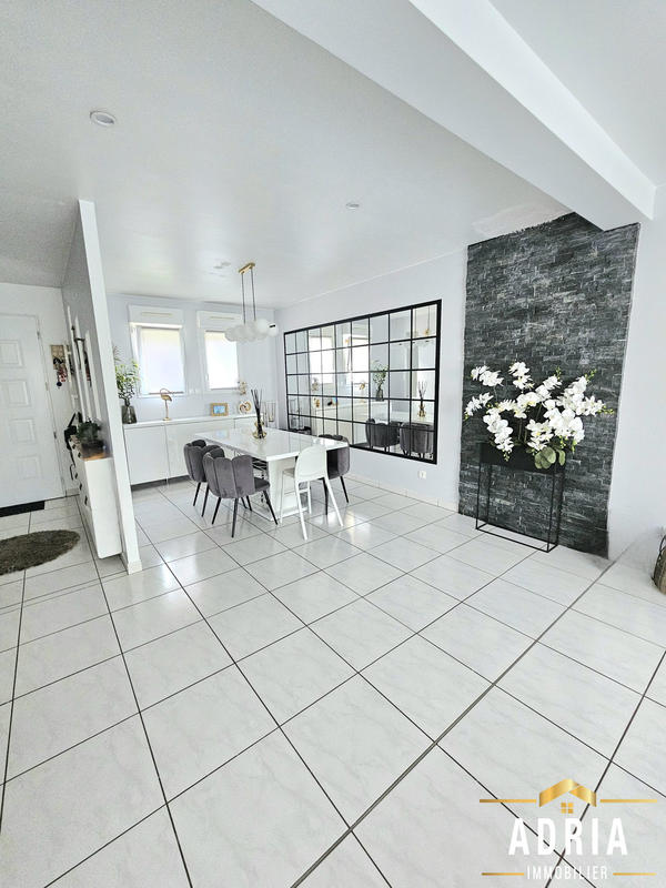 Maison traditionnelle - 100 m² - 4 pièces