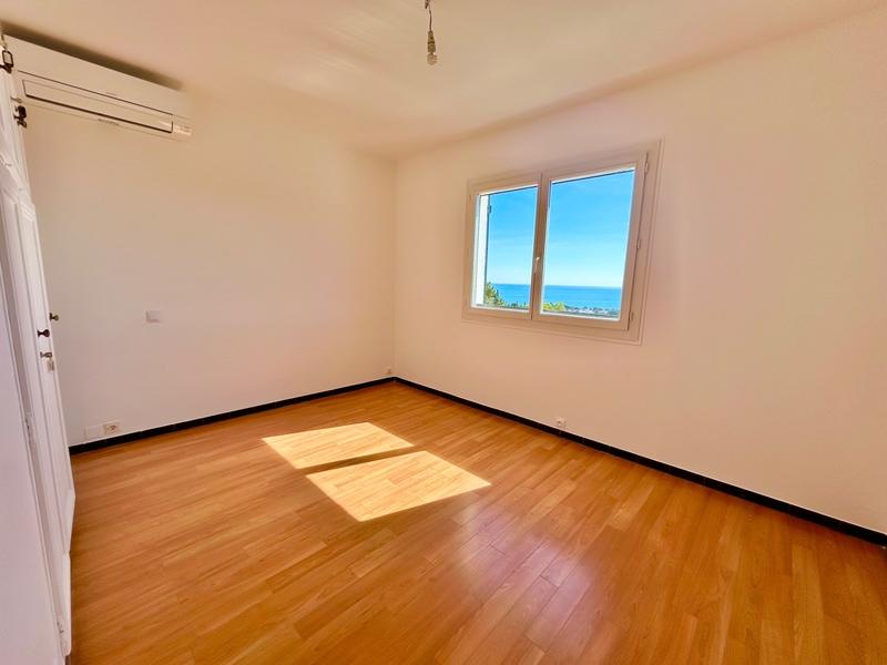 Maison - 240 m² - 8 pièces