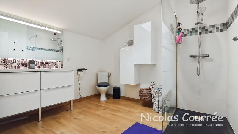 Maison - 240 m² - 8 pièces