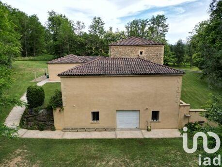 Maison - 260 m² - 10 pièces