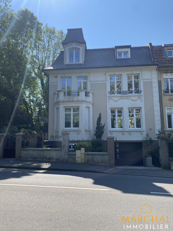 Maison - 270 m² - 12 pièces