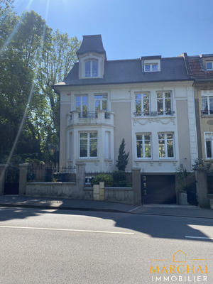 Maison - 270 m² - 12 pièces