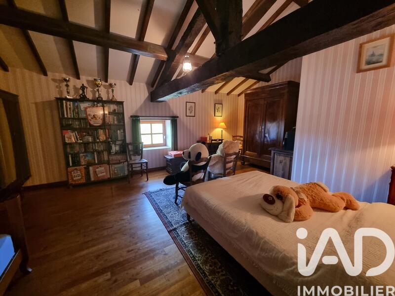 Maison - 230 m² - 8 pièces