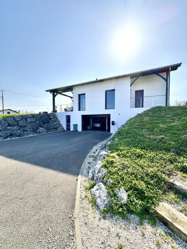 Maison - 205 m² - 7 pièces